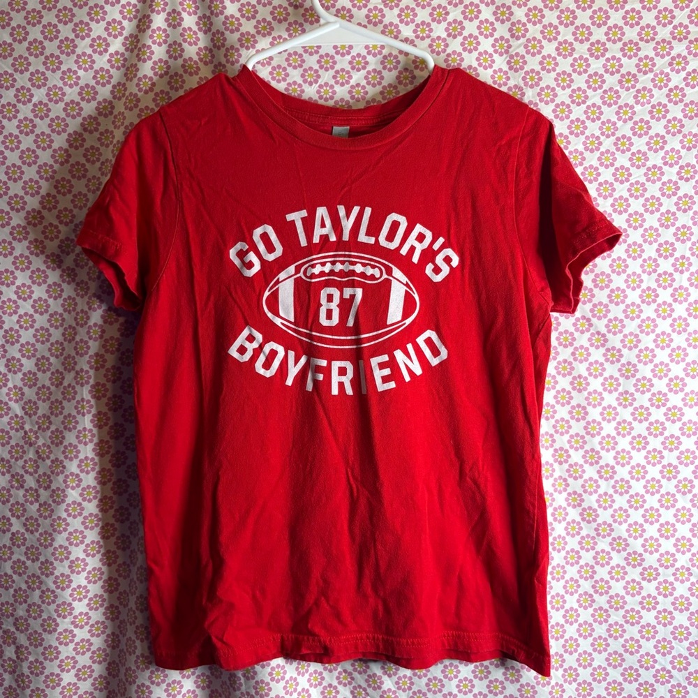 Go Taylor’s Boyfriend 87 Football Graphic T-Shirt Red Youth XL Taylor Swift